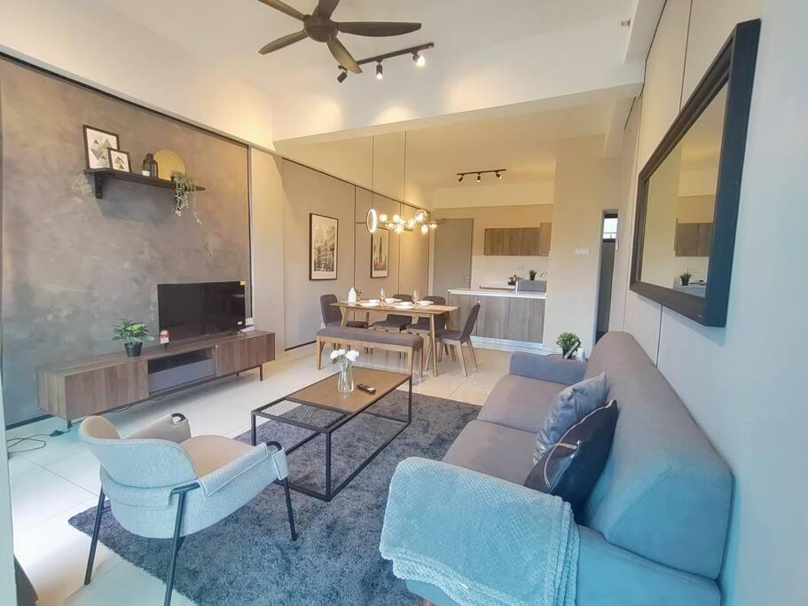 Apartment Above Cameron Fair Mall @ *